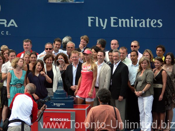Dementieva in the middle of Tennis Canada Directors and Staff posing for photos.