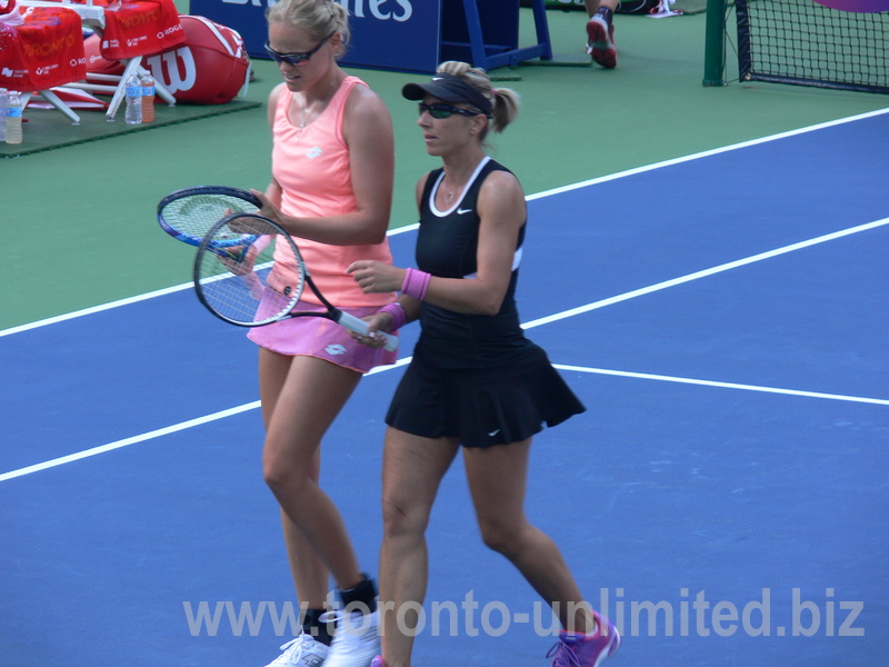 Kveta Peschke and Anna-Lena Groenefeld on Centre Court in Doubles Final Rogers Cup 2017 Toronto!