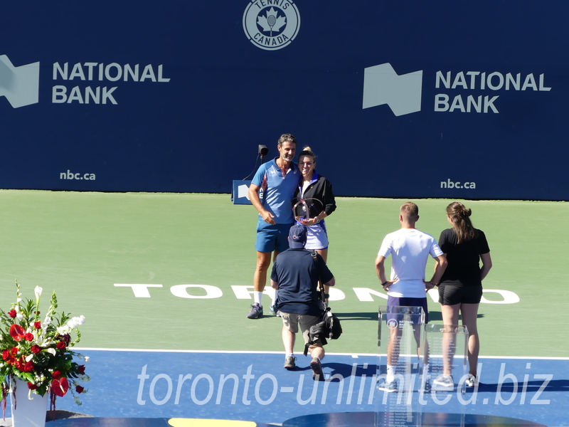 National Bank Open 2022 - Champion Simona Halep with her coach  