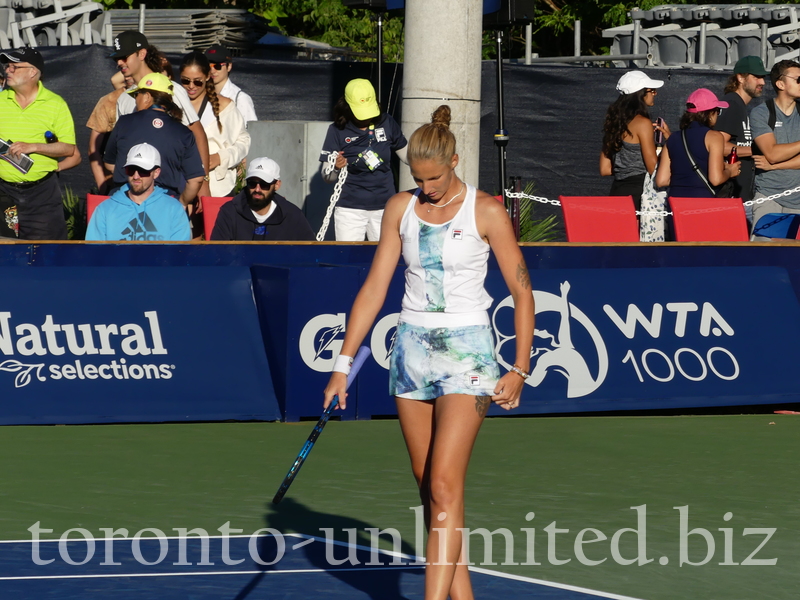 Karolina Pliskova walking on NATIONAL BANK GRANDSTAND Thursday, August 11, 2022 