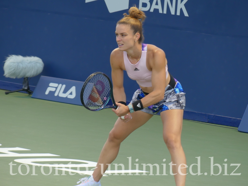 Karolina Pliskova with a grimace on her face on NATIONAL BANK GRANDSTAND Thursday, August 11, 2022