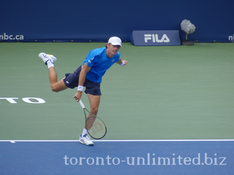 An excellent serve from Alex DE MINAUR to Jannik Sinner