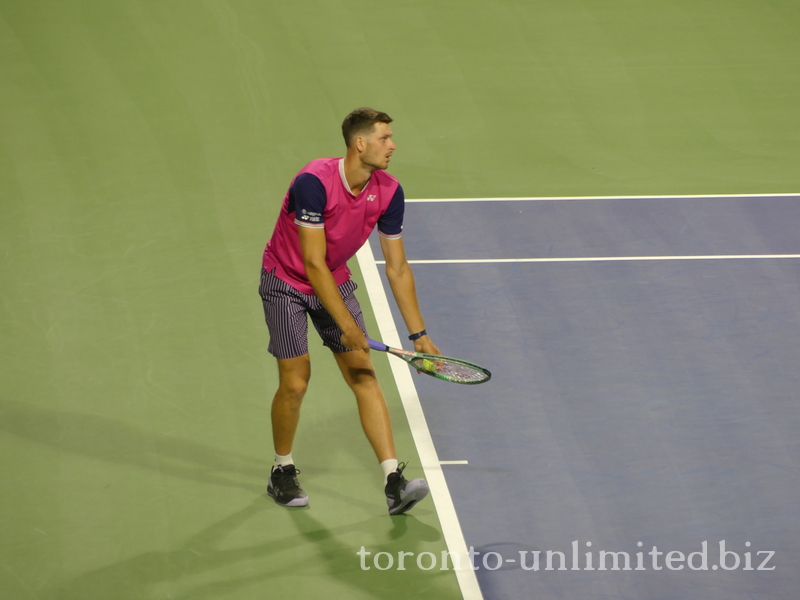 Hubert HURKACZ (POL) [15]  to serve Carlos Alcaraz (ESP) [1]