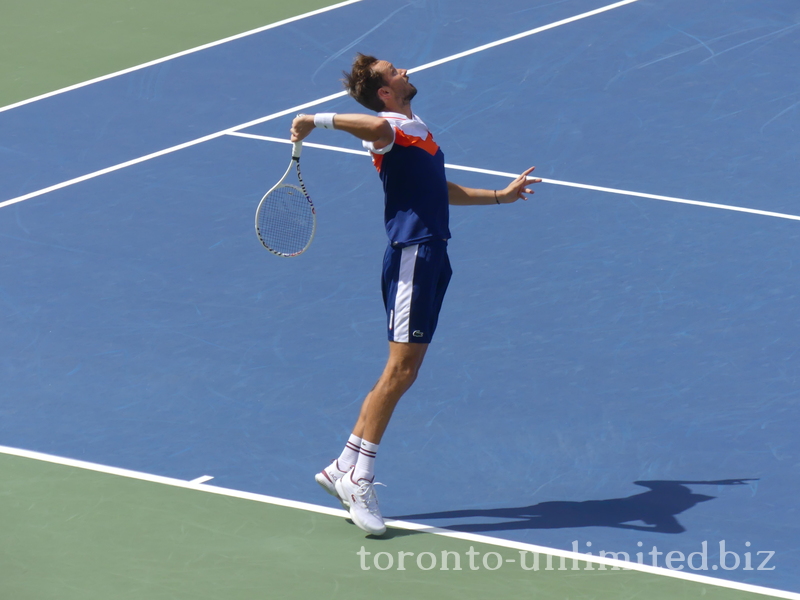 Daniil MEDVEDEV [2] on Centre Court serving Alex DE MINAUR (AUS) 11 August 2023