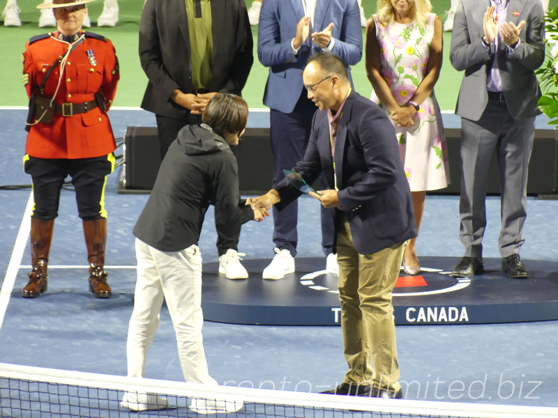 Before we introduce our Finalist Ill ask Doug to present our Chair umpire Juan Jennifer Zhang with token appreciation from Tennis Canada and National Bank.