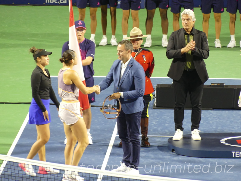 Now Id like to invite Matt Macdonald from National bank present our doubles champions with National Bank Open Daniel Nestor Trophy Doubles Champions Caroline Dolehide and Desirae Krawczyk .