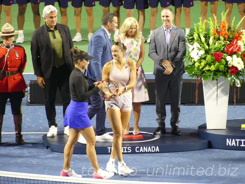 [3] Caroline Dolehide (USA), Desirae Krawczyk (USA) wit their Trophy